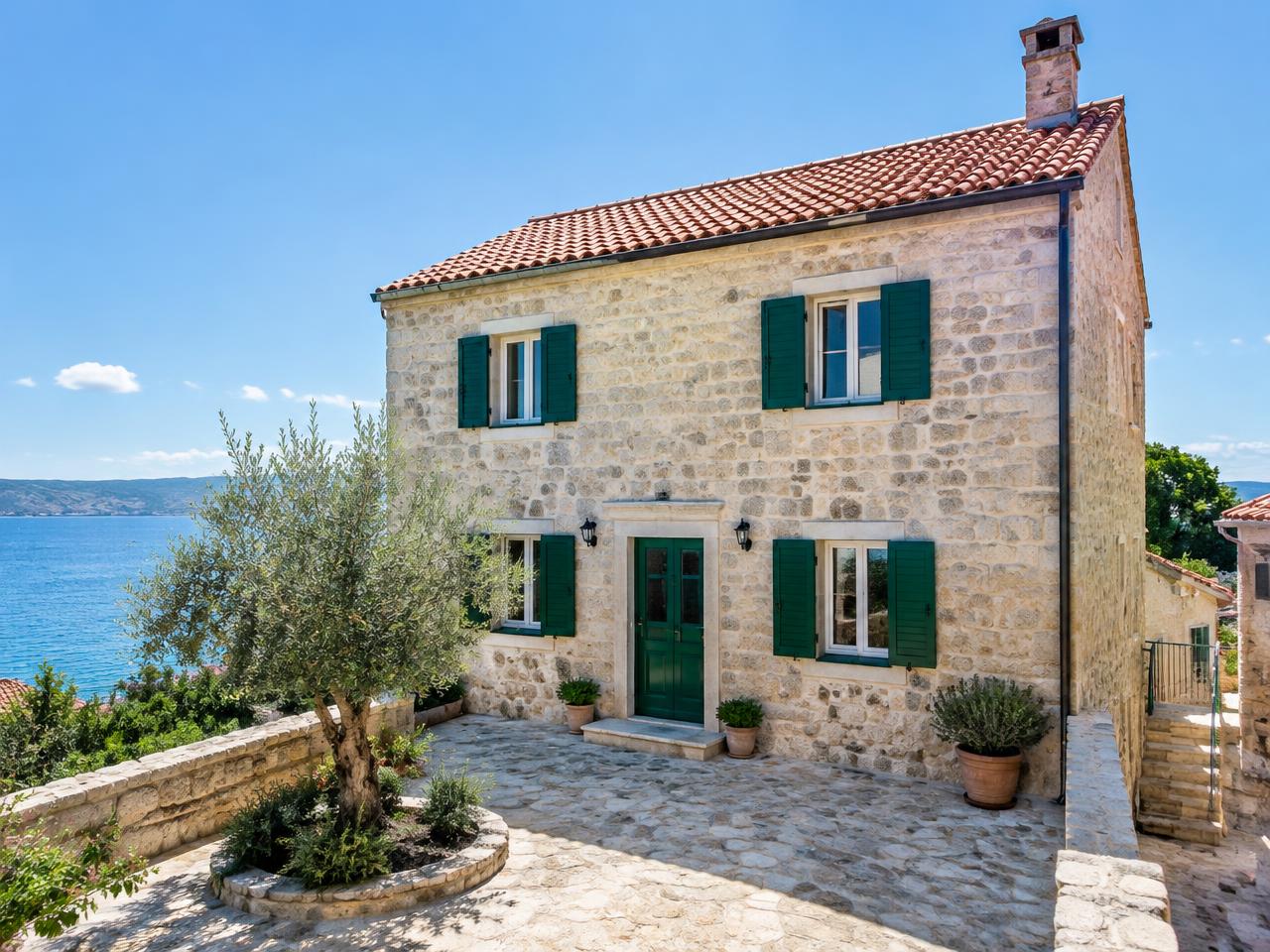 Kamena kuća s dvorištem — Šibenik, 127 m² · Demonstracijski oglas